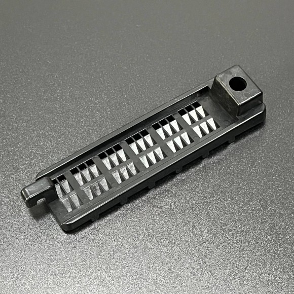 Решётка заборника воды правая 40-140