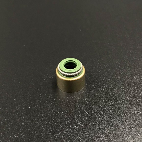 Маслосъемный колпачок Suzuki DF9.9-300, DF4-350(A) (Впуск/Выпуск) (Suzuki)