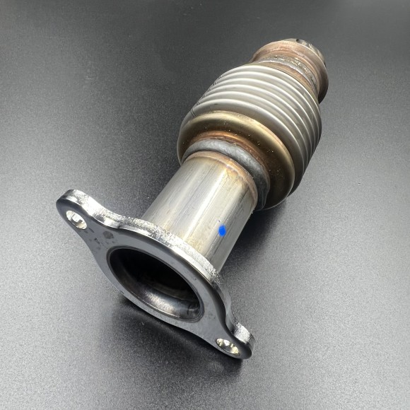Патрубок выхлопа (металл) Yamaha VK10 (Yamaha) Патрубок выхлопа (металл) Yamaha VK10 (Yamaha)