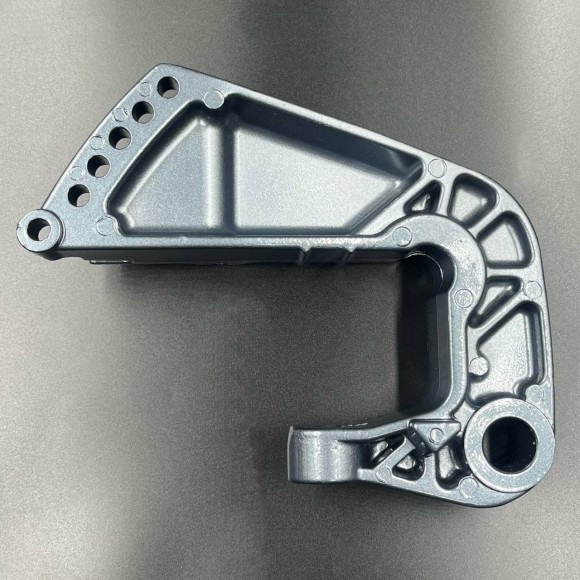 Струбцина подвески двигателя (левая) Yamaha 25-30 (YUELANG) Струбцина подвески двигателя (левая) Yamaha 25-30 (YUELANG)