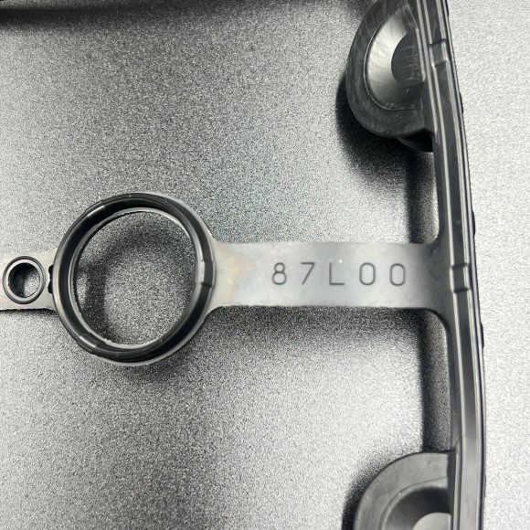 Прокладка под клапанную крышку Suzuki DF70-90(A) (Suzuki)