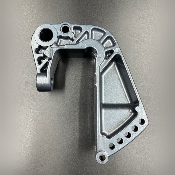 Струбцина подвески двигателя (правая) Yamaha 25-30 (YUELANG) Струбцина подвески двигателя (правая) Yamaha 25-30 (YUELANG)