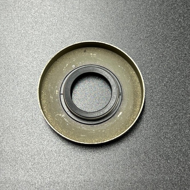 Сальник Mercury 40/50/60 EFI (4 CYLINDER) 4-STROKE (814669) (Quicksilver)