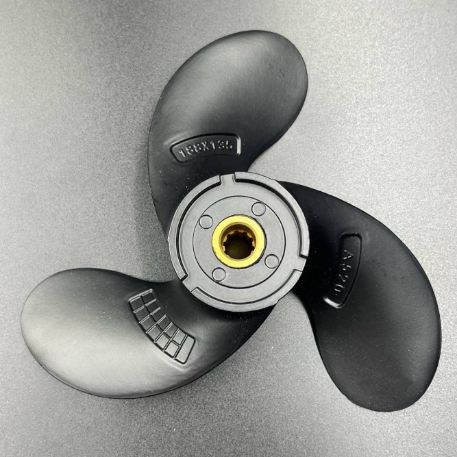 Гребной винт Suzuki DF4-DF6, DF4A-DF6A (3x7-1/2x6) (YHS)